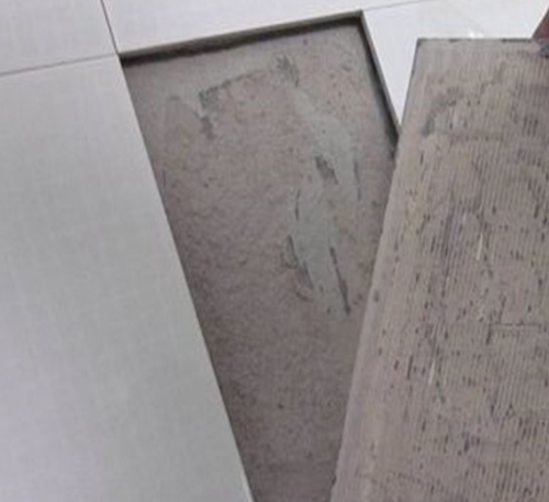 怀远瓷砖空鼓维修公司分享瓷砖铺贴时如果打浆（即涂抹在瓷砖背面和基层上的砂浆或瓷砖胶）过少，会带来以下问题